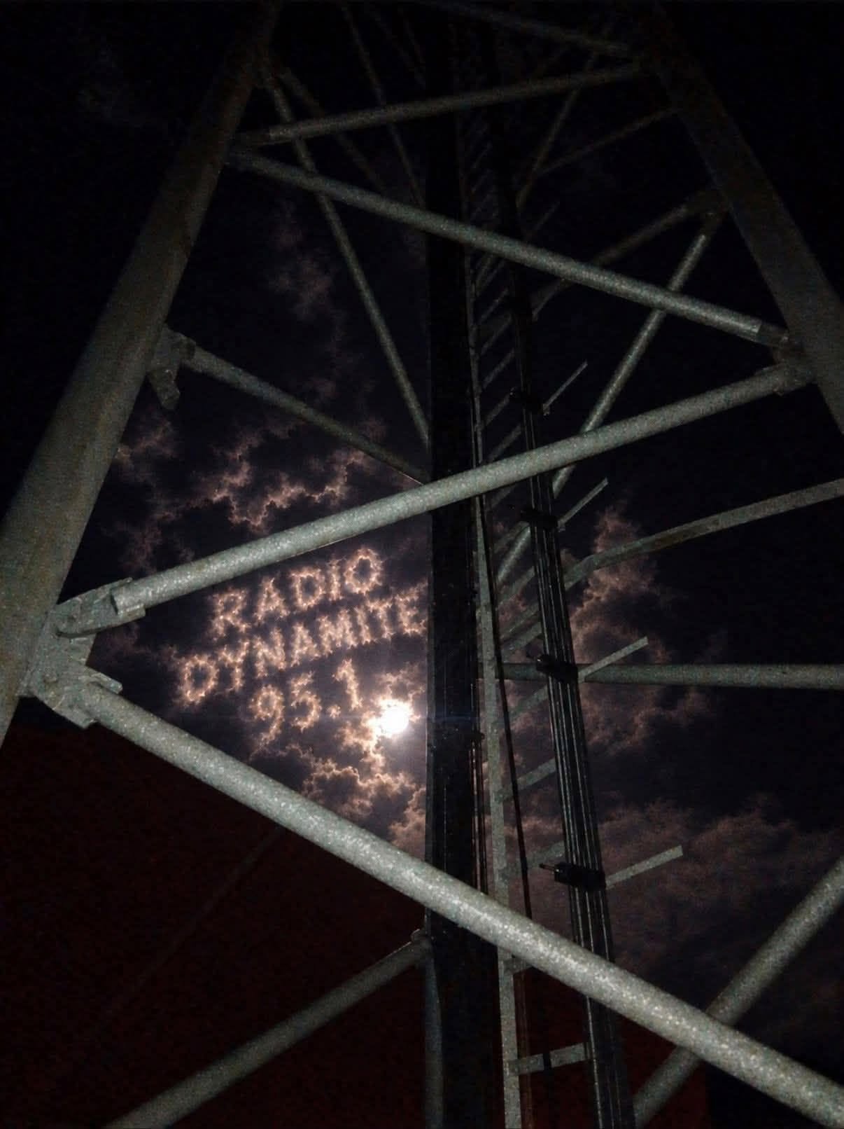 Nog 1x Radio Dynamite